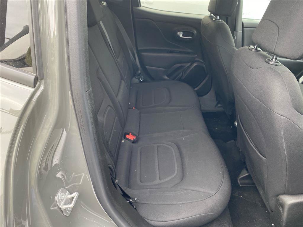 Used 2022 Jeep Renegade Latitude w/ Convenience Group AWD/4WD image 16