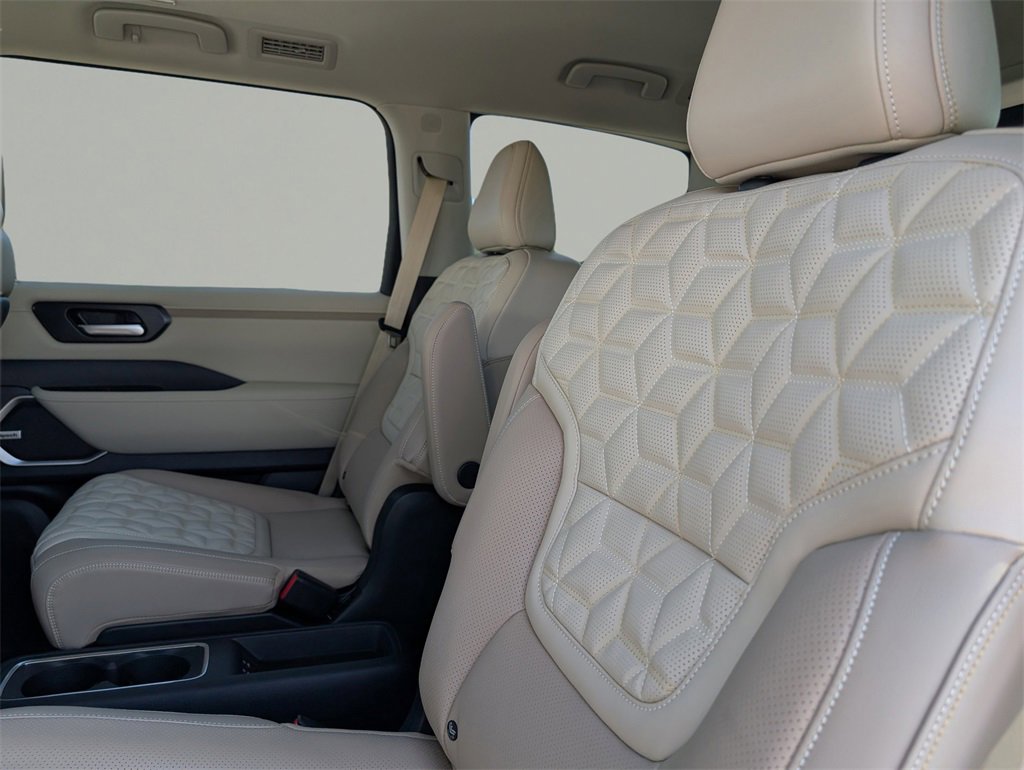 New 2025 Nissan Armada Platinum Reserve image 15