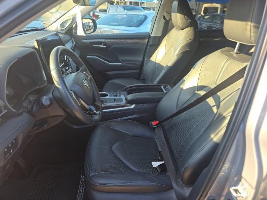 Used 2024 Toyota Highlander Limited FWD image 10