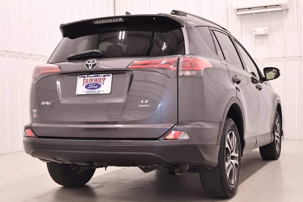 Used 2018 Toyota RAV4 LE w/ Carpet Mat Package AWD/4WD image 10