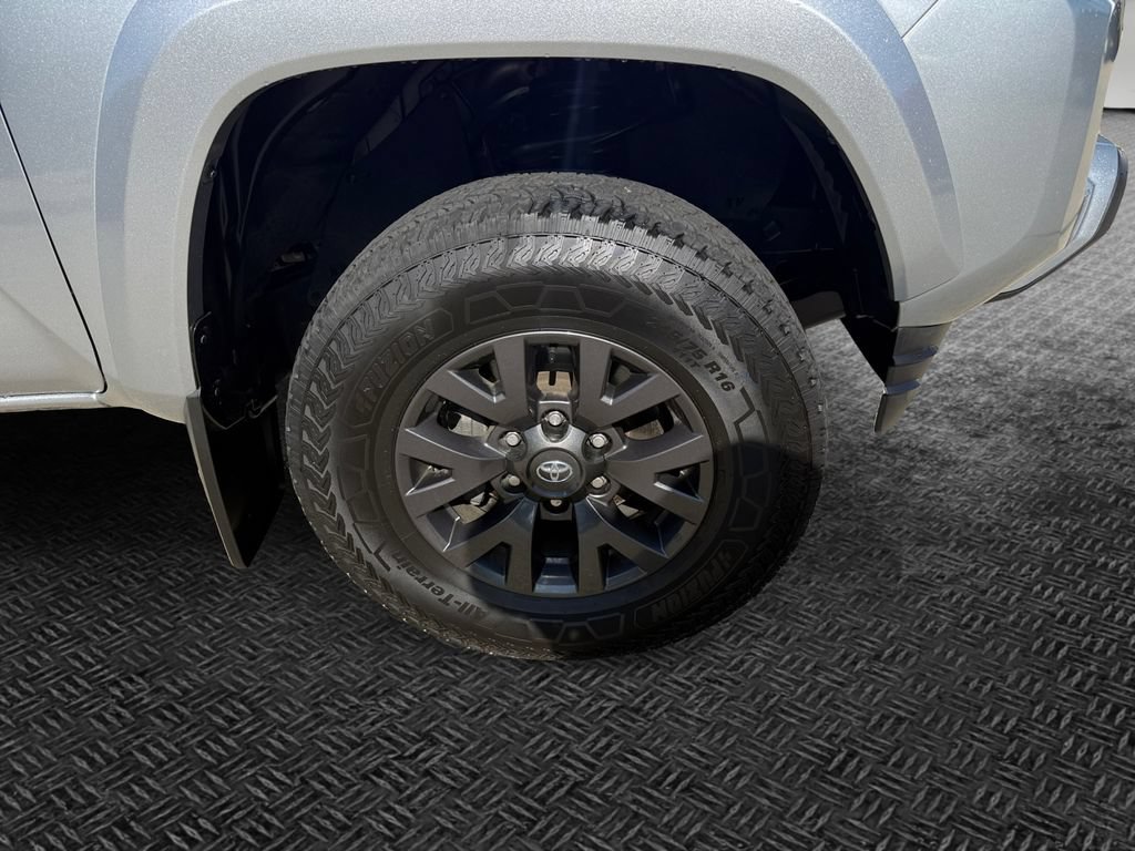 Used 2022 Toyota Tacoma SR5 w/ SR5 Appearance Package (SM) AWD/4WD image 11