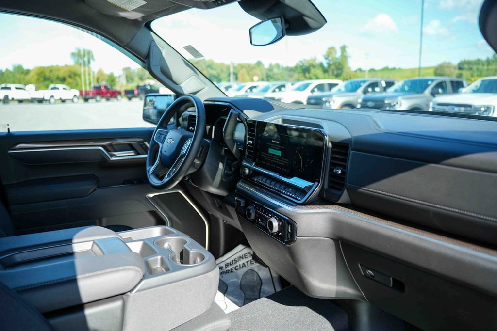 Used 2026 Chevrolet Silverado 1500 LT AWD/4WD image 14