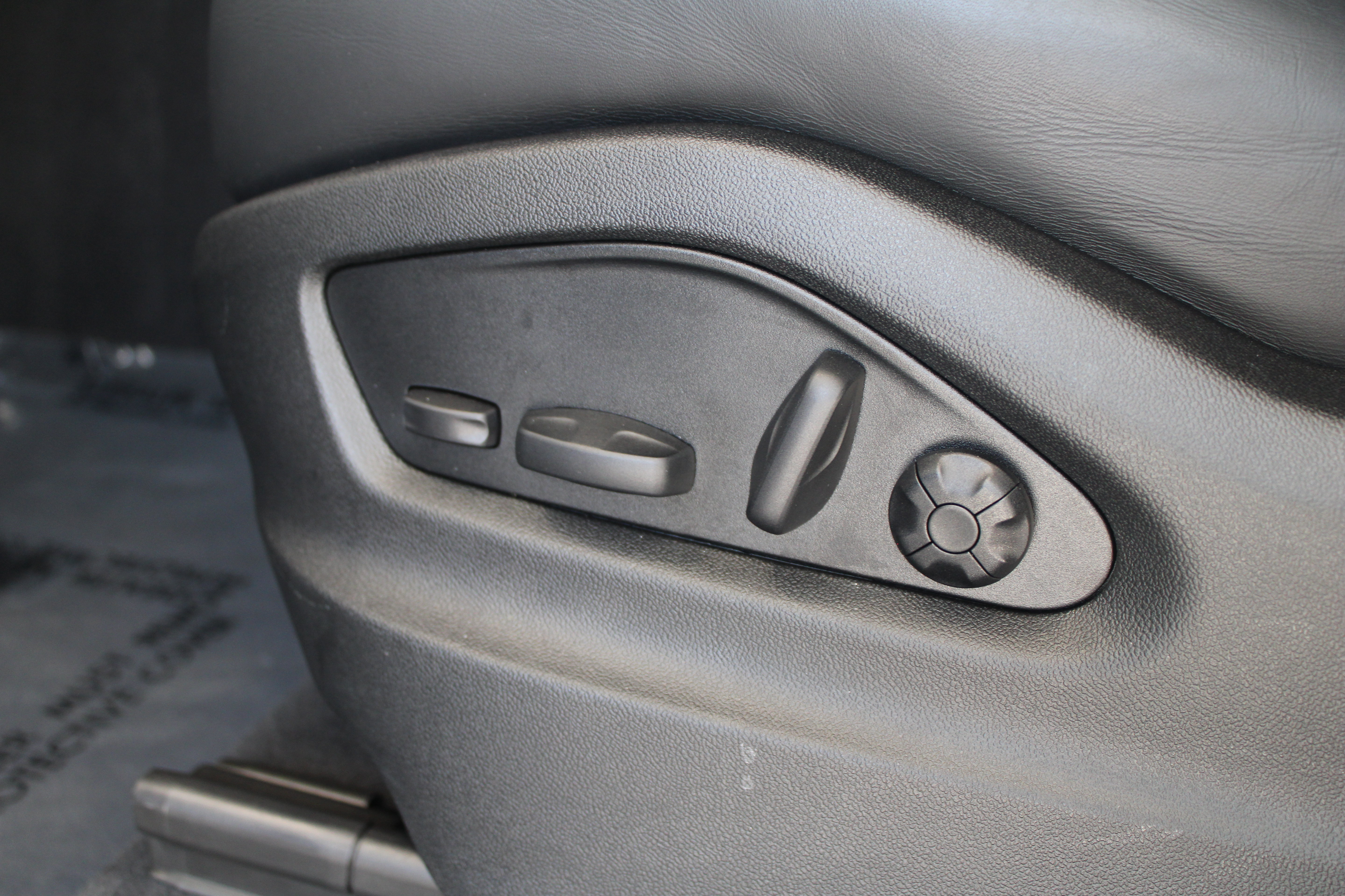 Certified 2025 Porsche Cayenne S AWD/4WD image 24