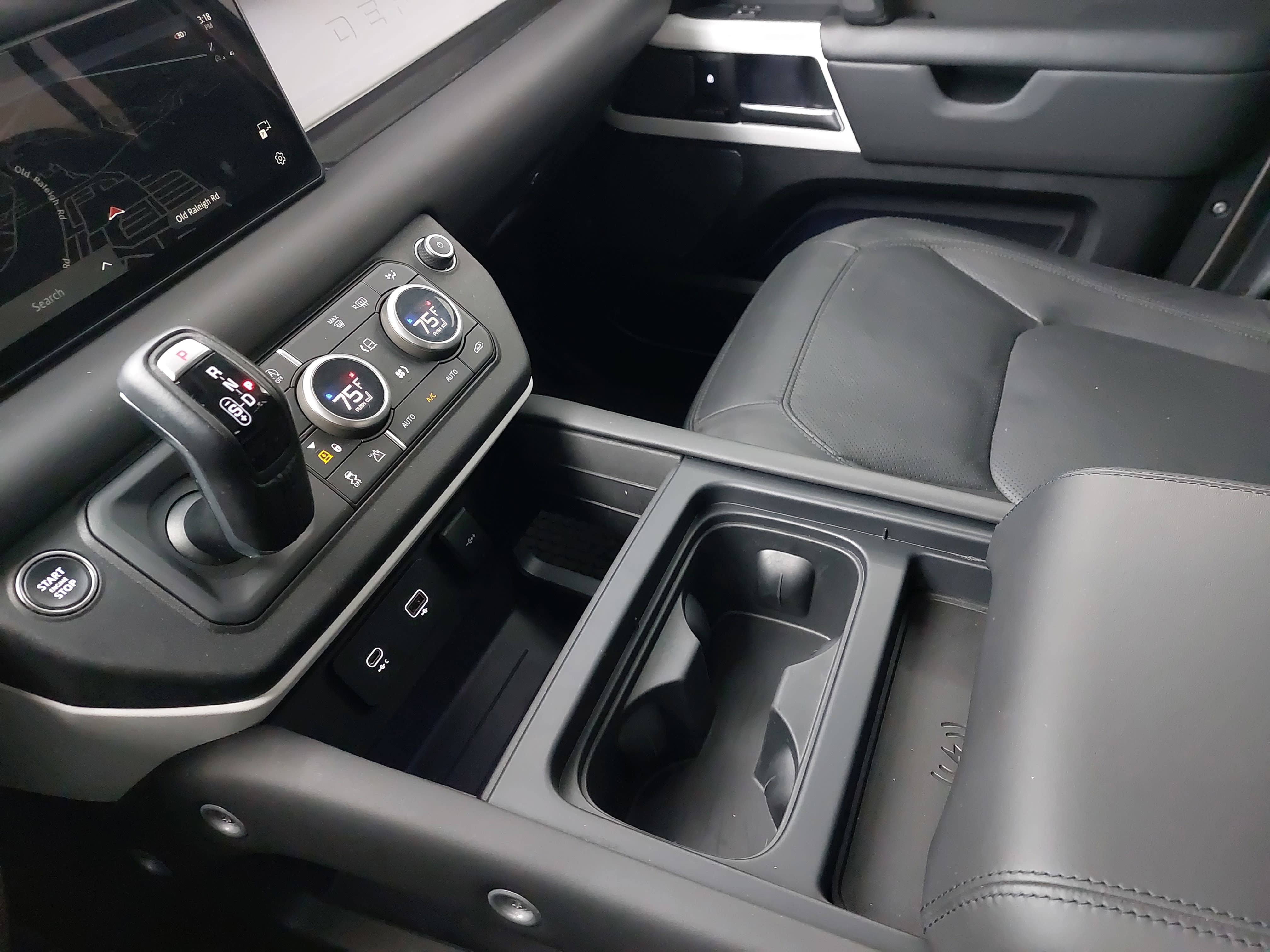Used 2023 Land Rover Defender 110 SE image 26