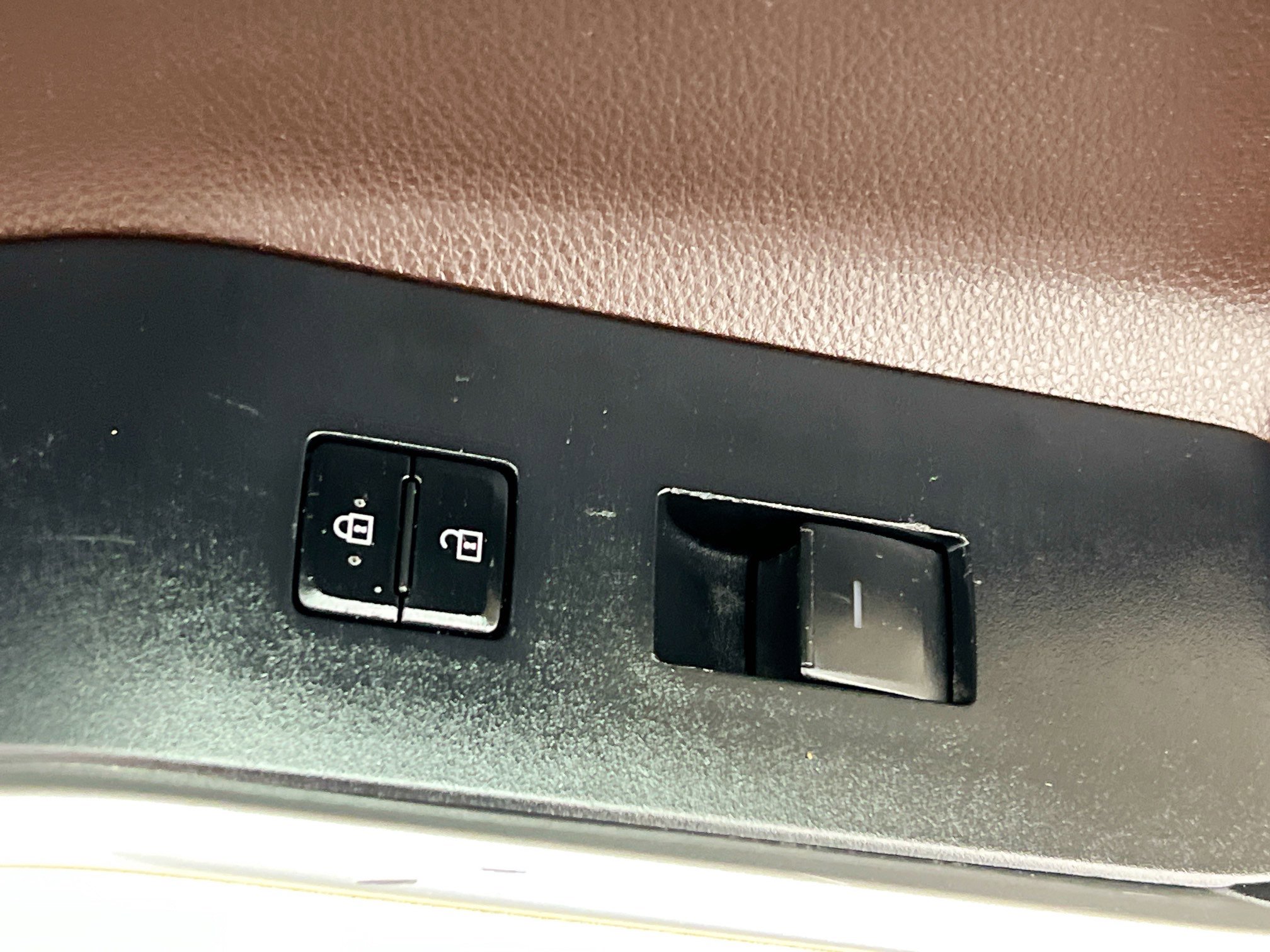 Used 2020 Toyota Highlander XLE image 32