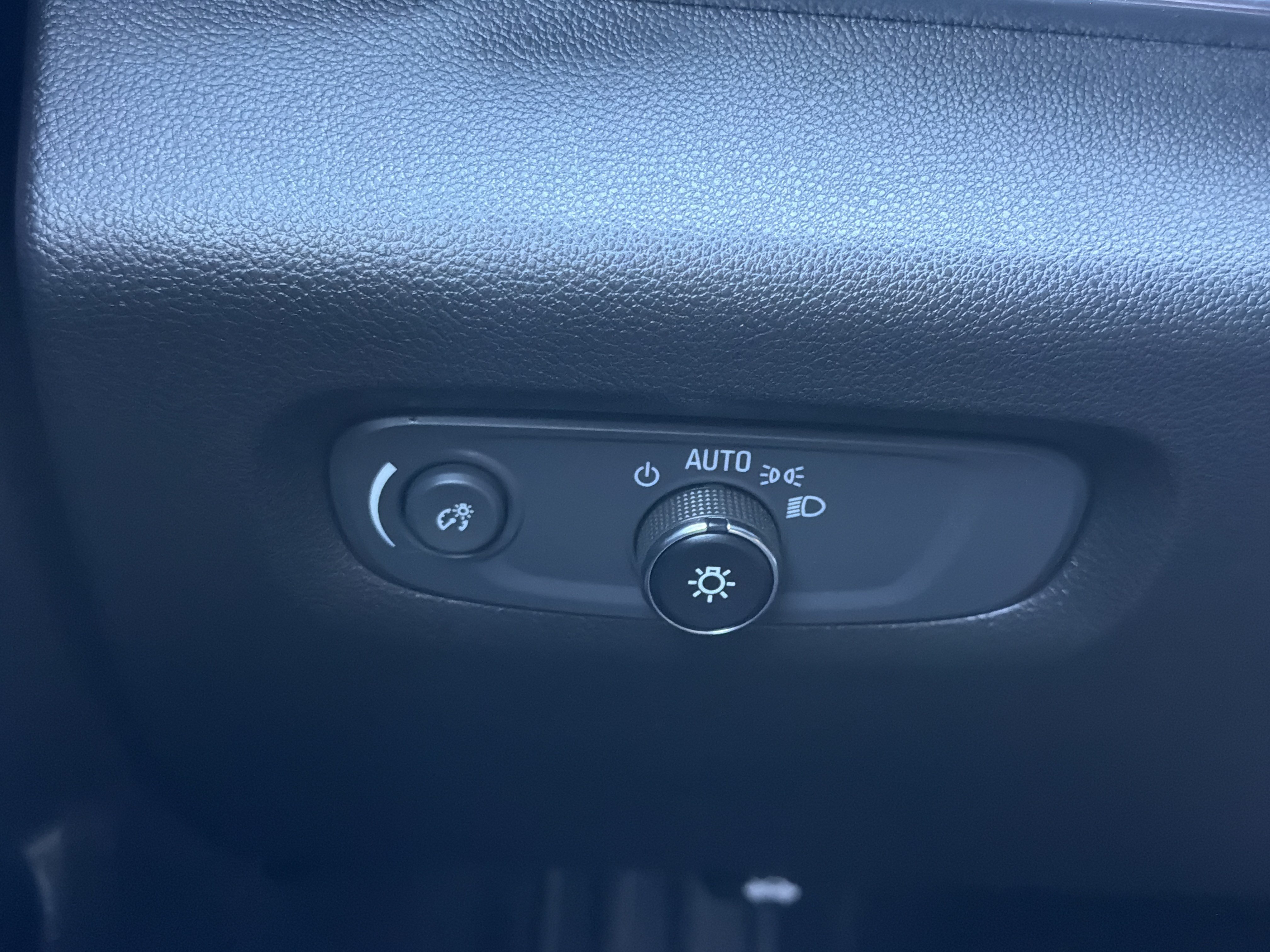 Used 2023 Chevrolet Traverse High Country AWD/4WD image 32