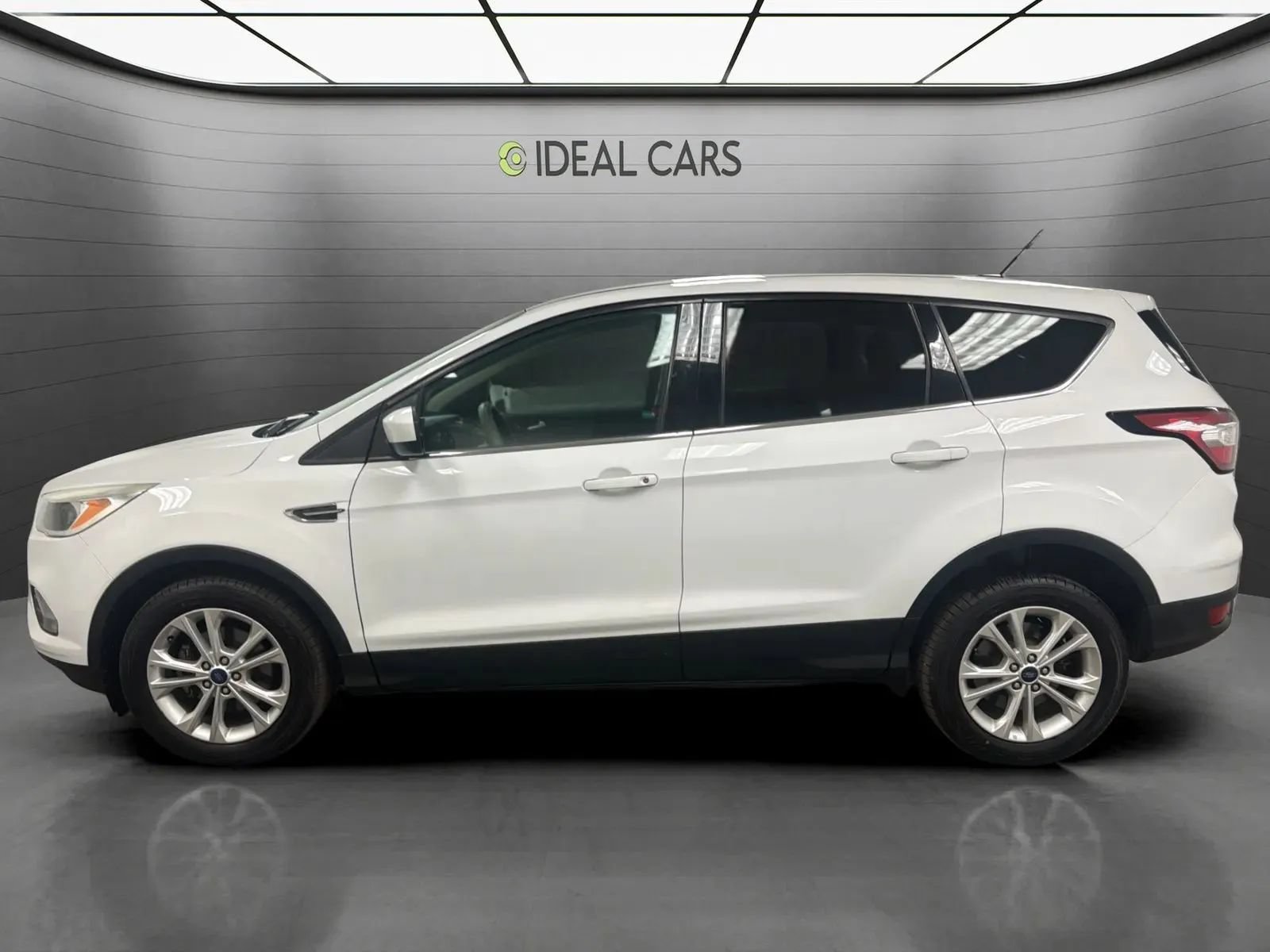 Used 2017 Ford Escape SE FWD image 9