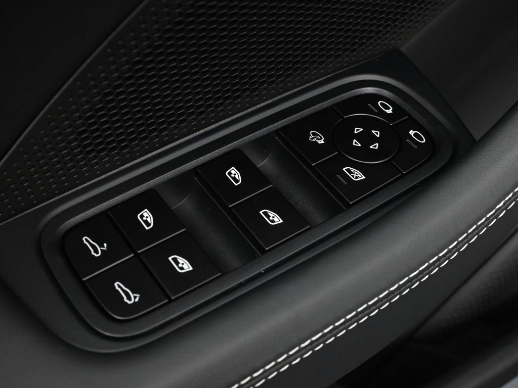 Used 2026 Porsche Panamera image 18