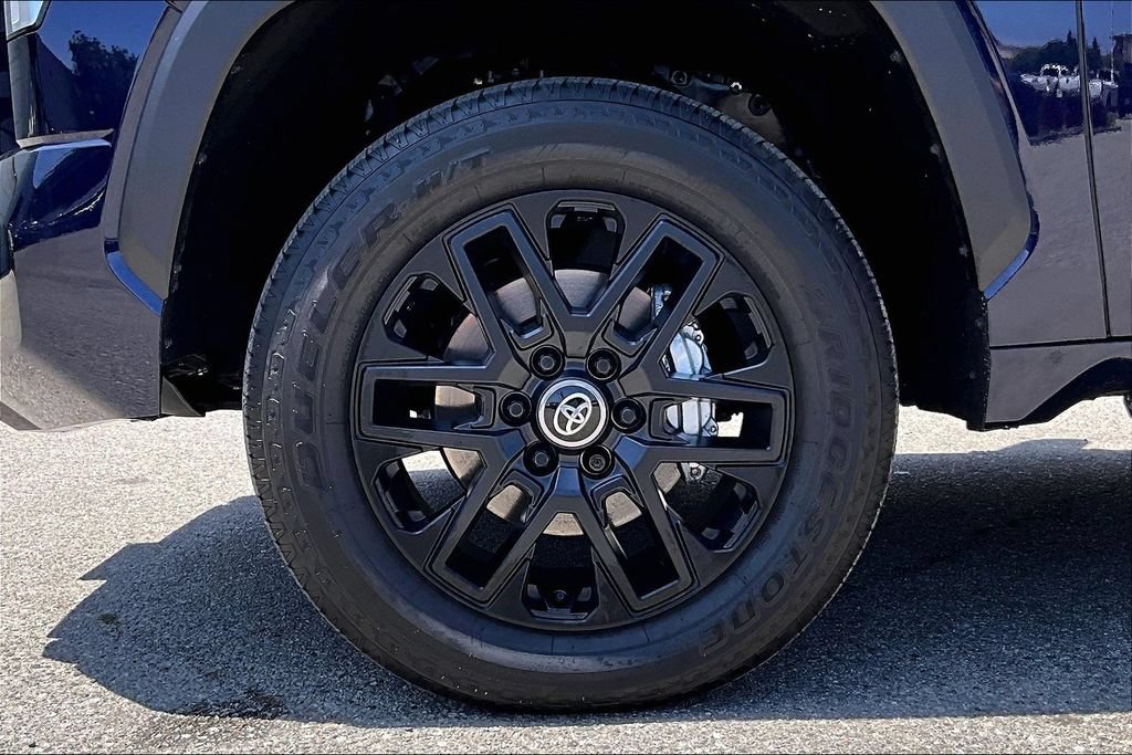 Used 2025 Toyota Tundra Limited AWD/4WD image 35