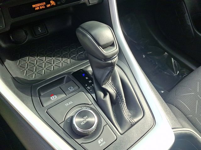 Used 2021 Toyota RAV4 XLE w/ Convenience Package image 17