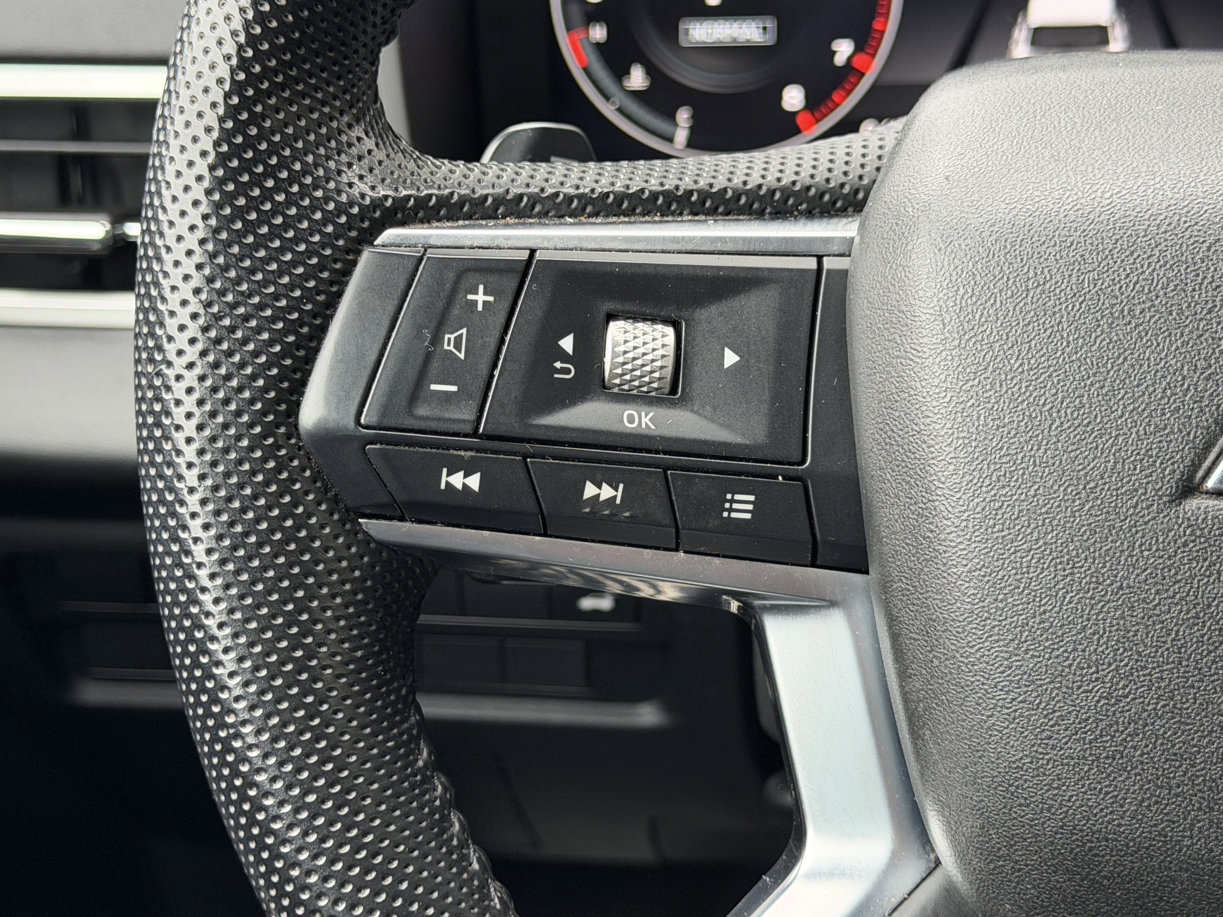 Used 2023 Mitsubishi Outlander SE Black Edition image 31