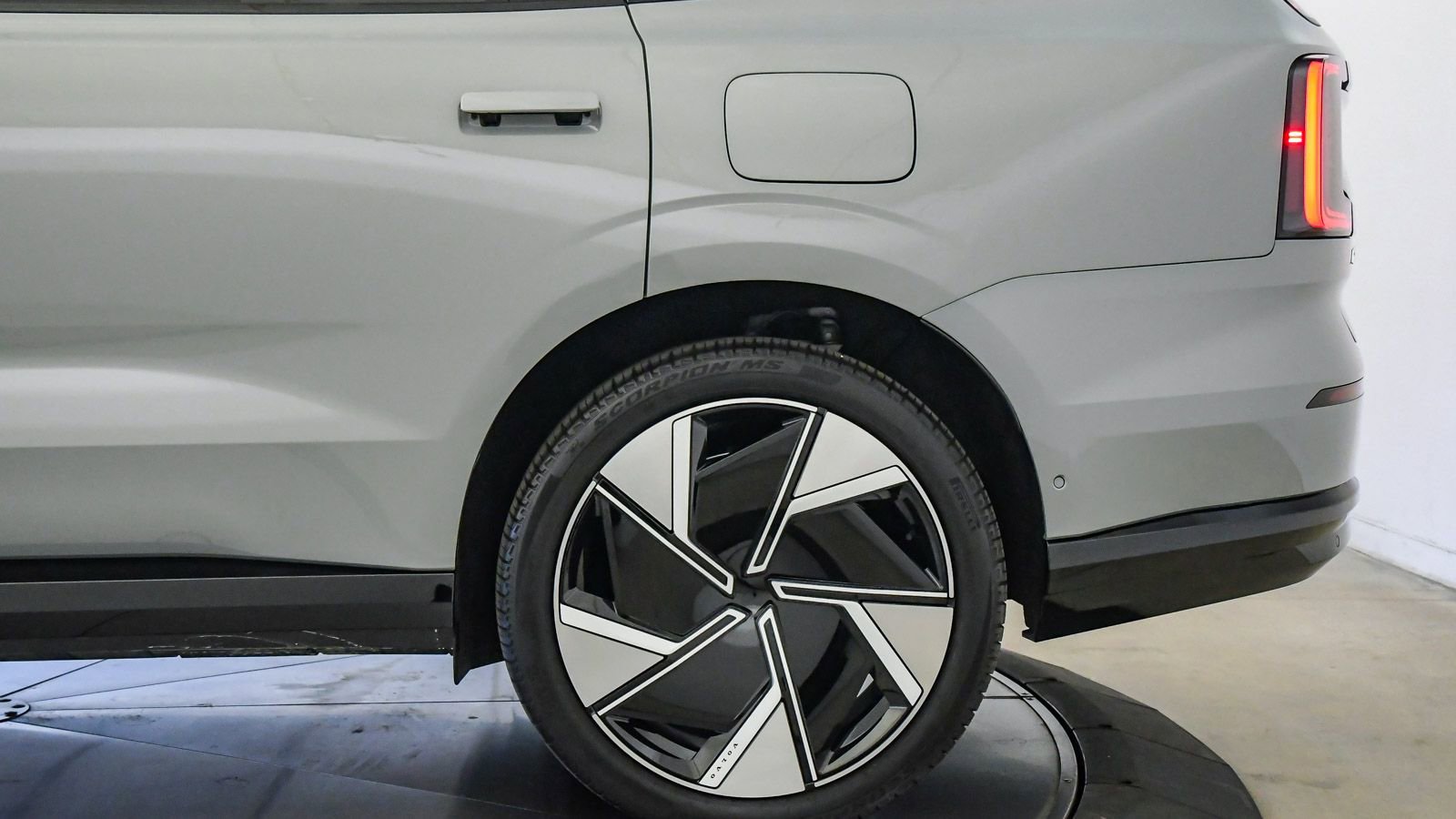 Certified 2025 Volvo EX90 Ultra AWD/4WD image 11