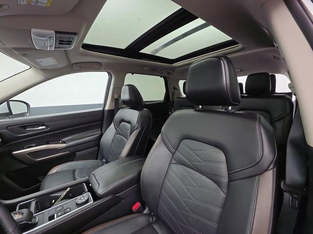 Used 2024 Nissan Pathfinder Platinum w/ Cargo Package image 44