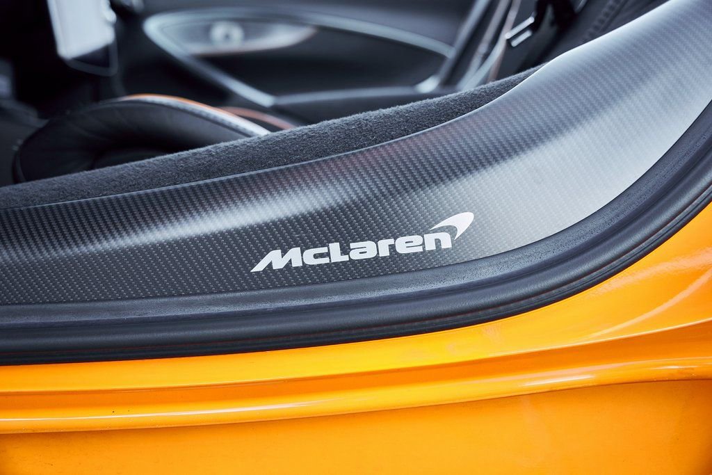 Used 2025 McLaren Artura Spider RWD image 43