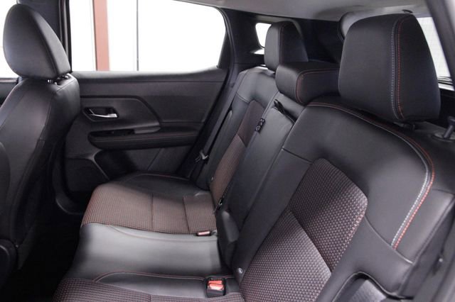 Used 2025 Nissan Kicks SR image 17