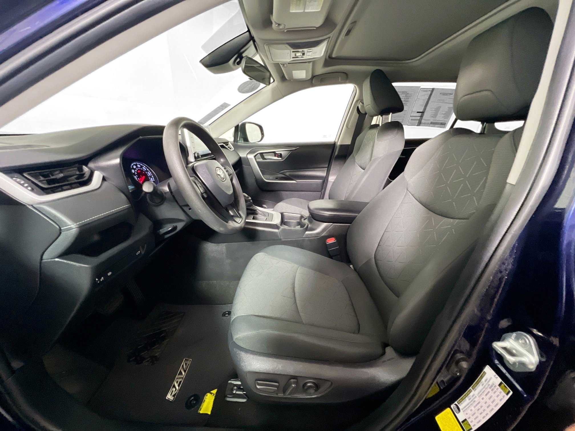 Used 2021 Toyota RAV4 XLE w/ Convenience Package image 14