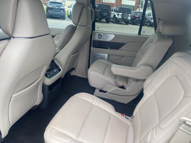 Used 2020 Lincoln Navigator Reserve w/ Luxury Package image 11