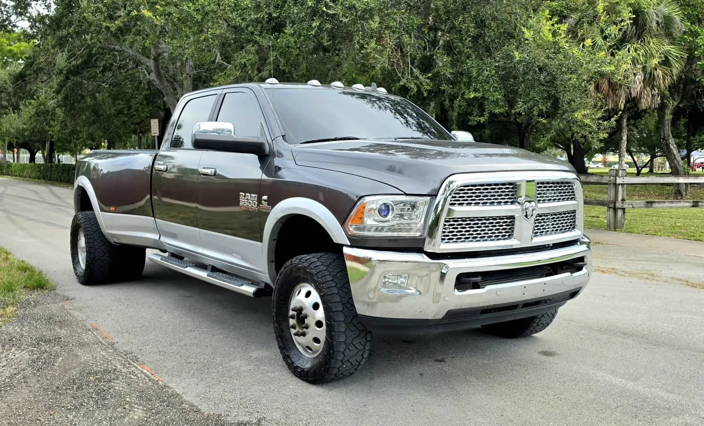 Used 2017 RAM 3500 Laramie AWD/4WD image 1
