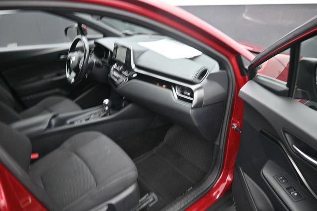 Used 2018 Toyota C-HR XLE FWD image 9