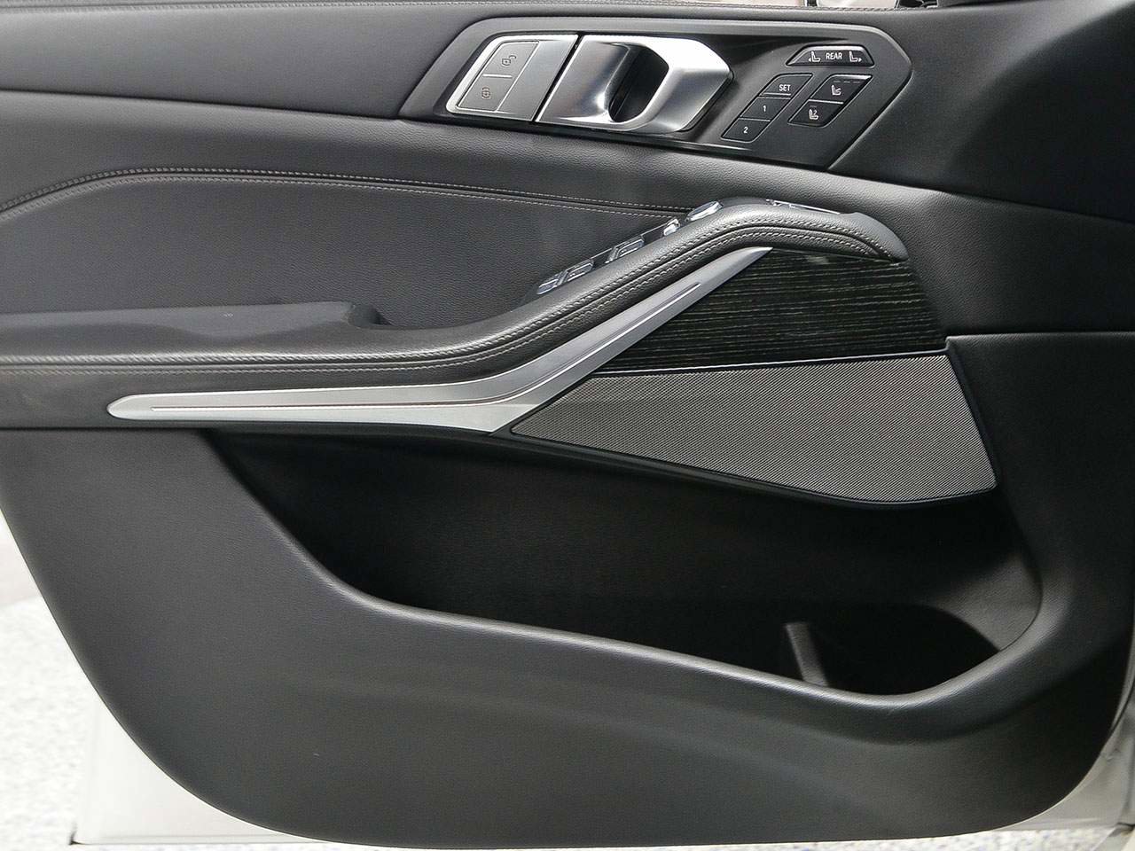 Used 2022 BMW X7 M50i image 7