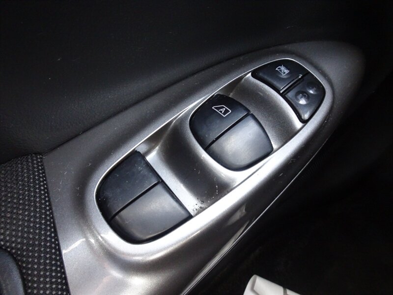 Used 2011 Nissan Juke SL AWD/4WD image 19