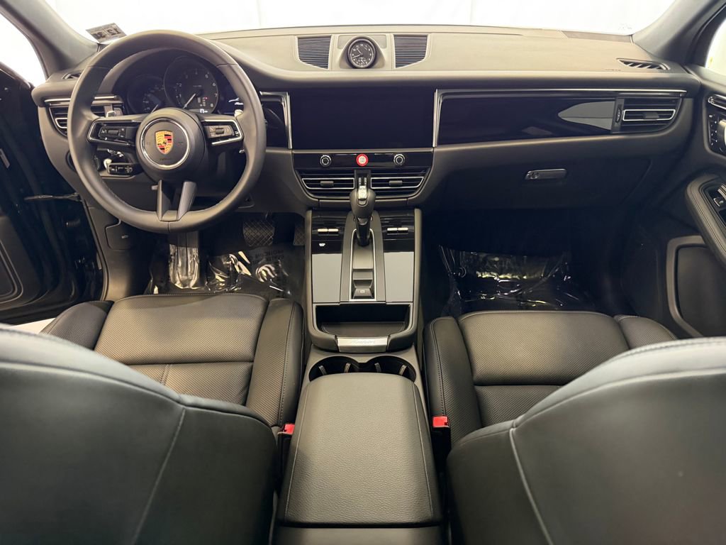 Used 2025 Porsche Macan AWD/4WD image 17