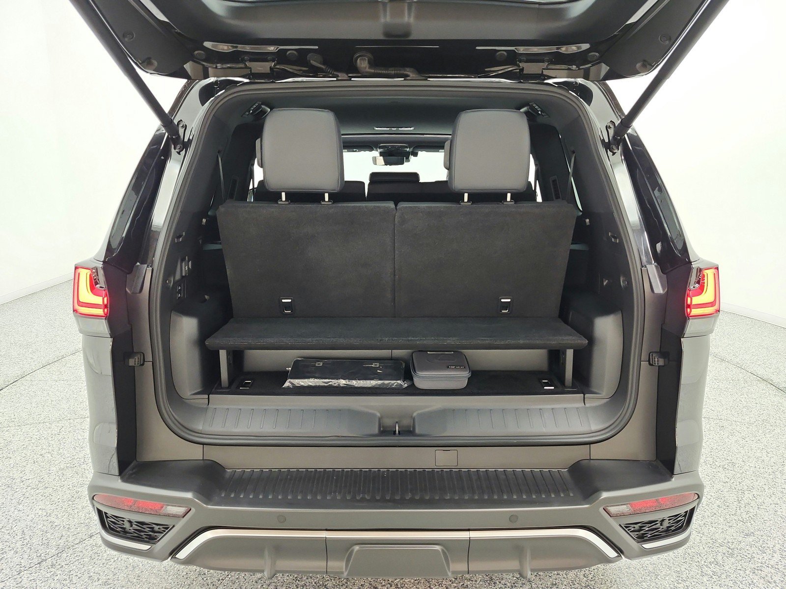 Used 2025 Lexus LX 700h F Sport AWD/4WD image 19