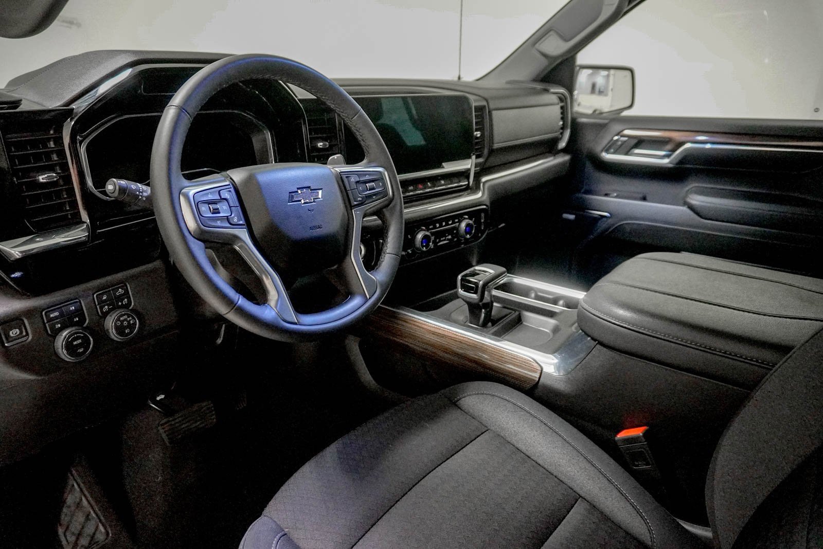 Used 2024 Chevrolet Silverado 1500 RST w/ Convenience Package II image 19