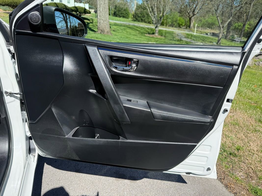 Used 2017 Toyota Corolla SE image 35