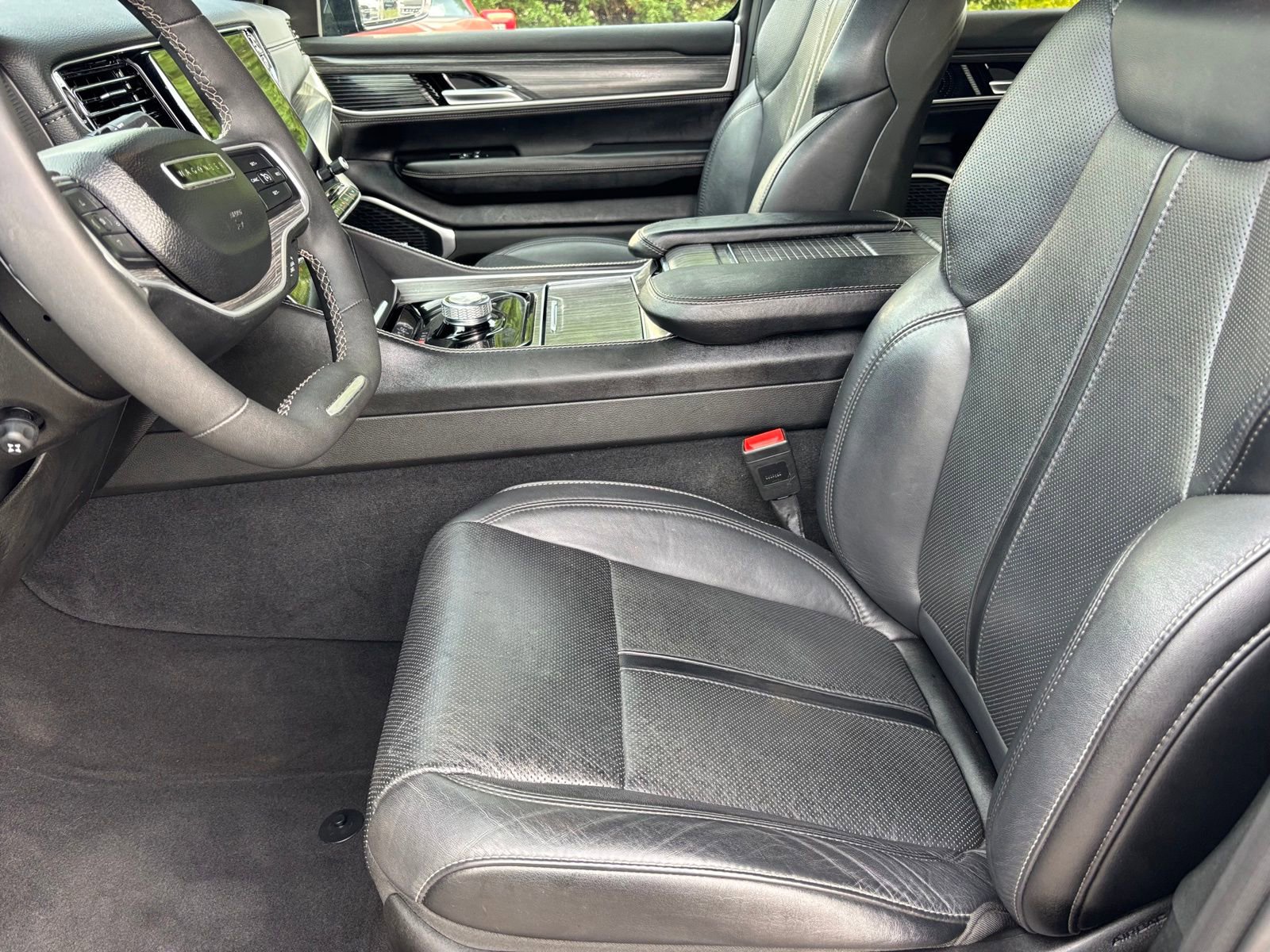 Used 2024 Jeep Wagoneer Series II w/ Flexible Seating Group RWD image 19