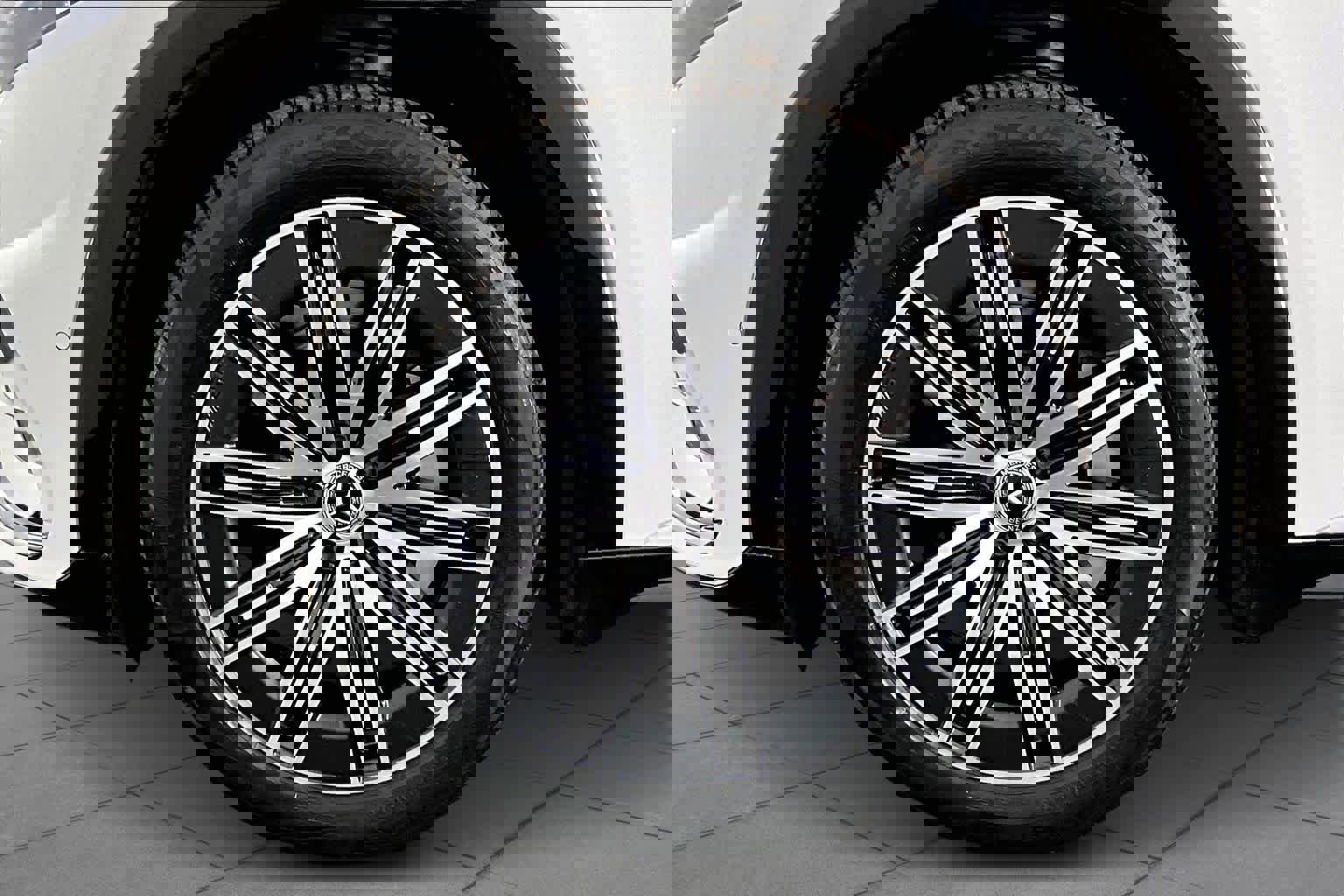 Used 2023 Mercedes-Benz EQS 580 4MATIC SUV image 10