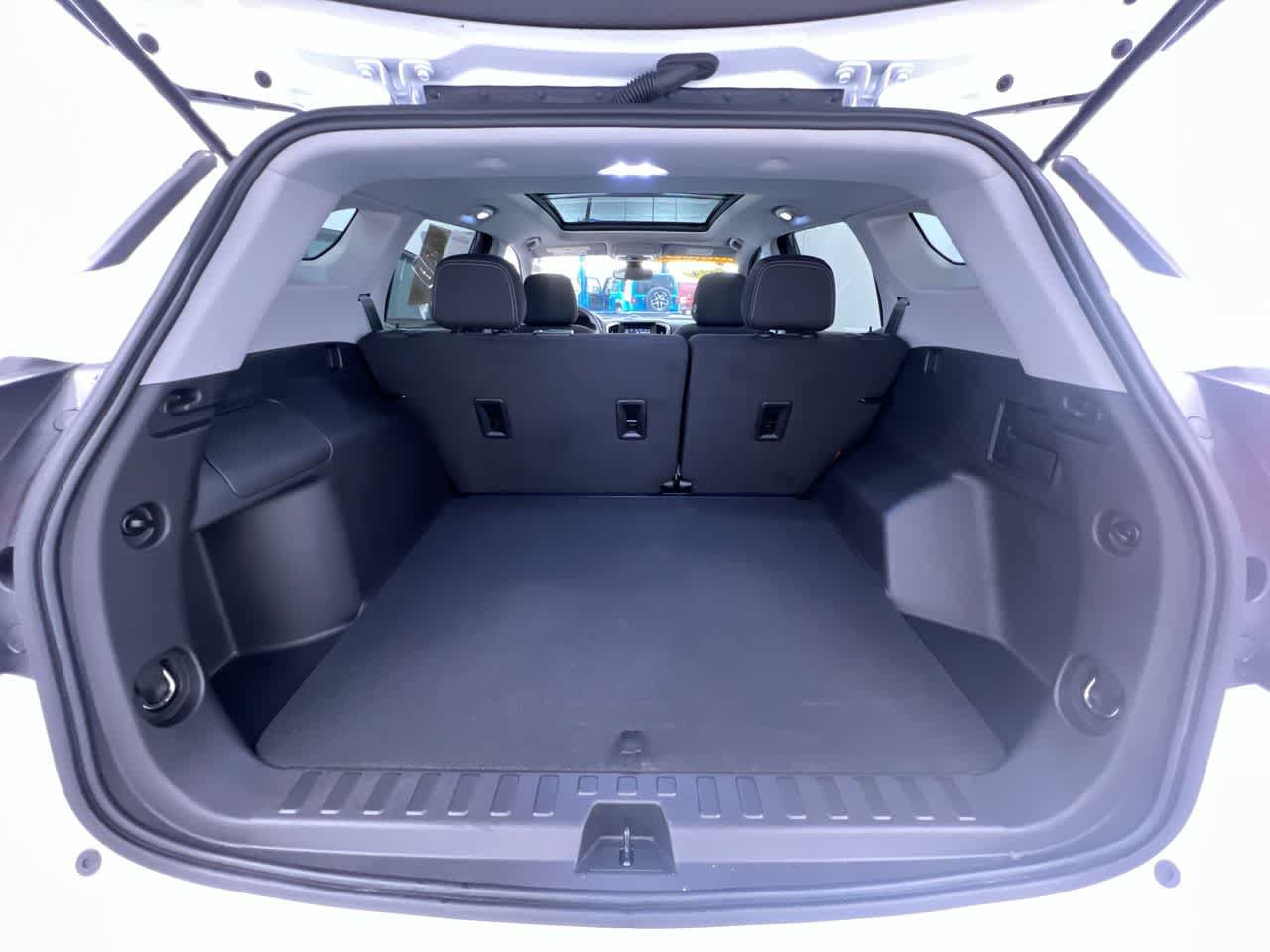 Used 2024 GMC Terrain SLE w/ Driver Convenience Package FWD image 42