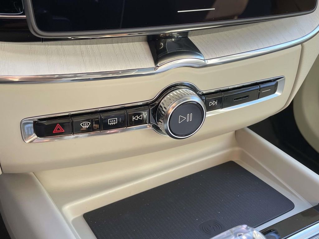 New 2026 Volvo XC60 B5 Ultra w/ Protection Package Premier image 17