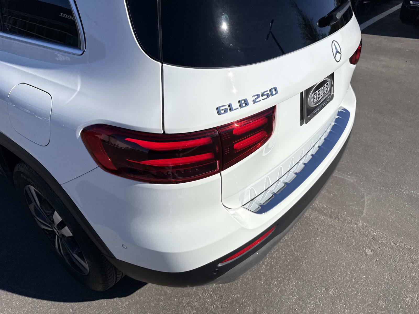 Used 2025 Mercedes-Benz GLB 250 image 11