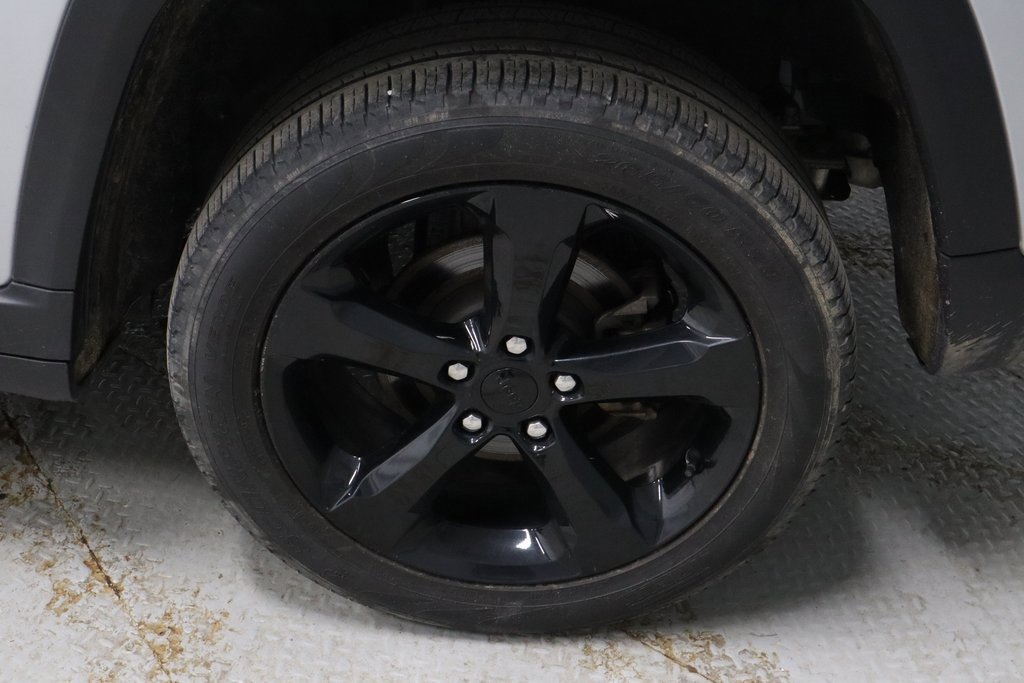 Used 2023 Jeep Grand Cherokee Limited w/ Black Appearance Package image 19