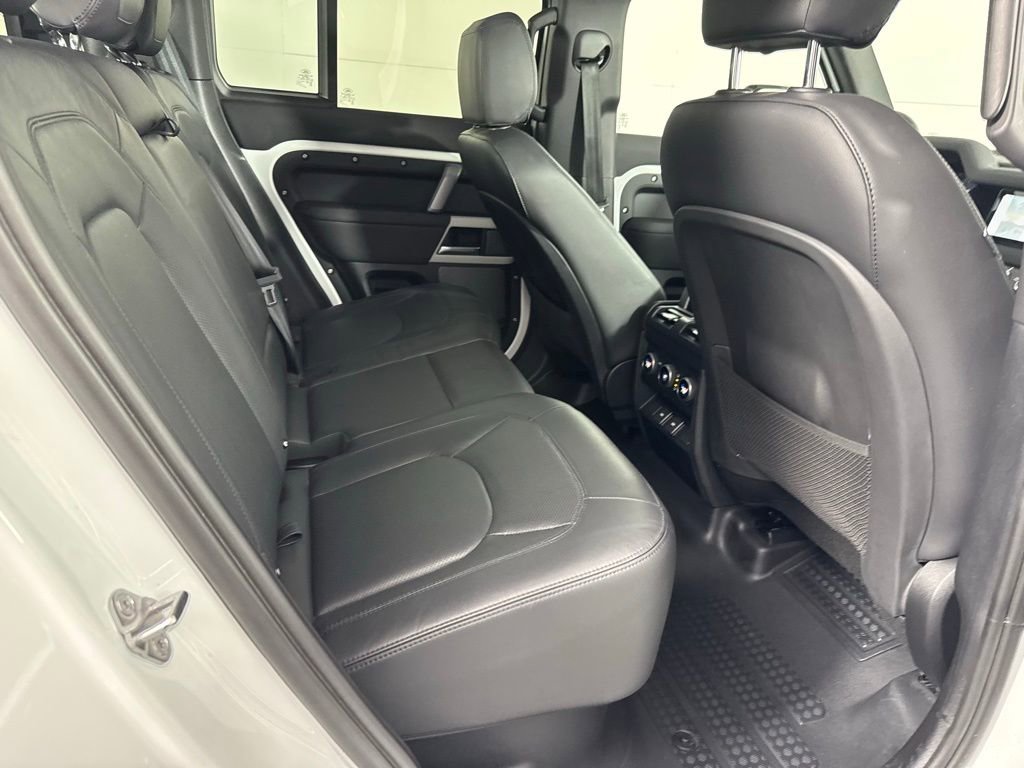 Used 2024 Land Rover Defender 110 S image 30