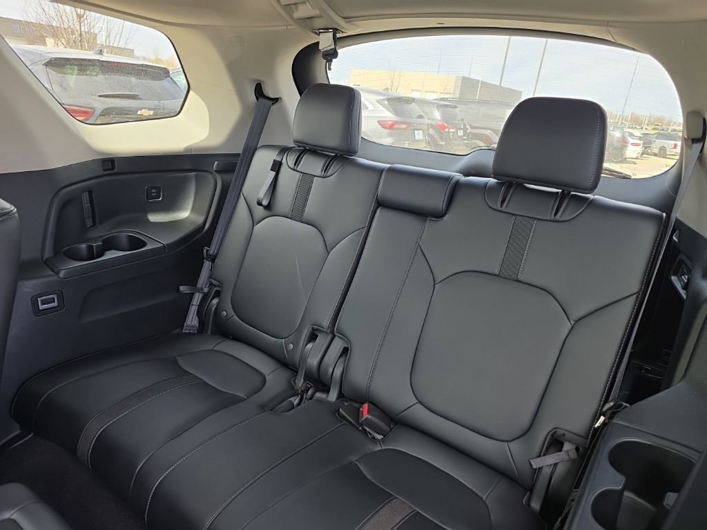 Used 2025 Honda Pilot EX-L image 13