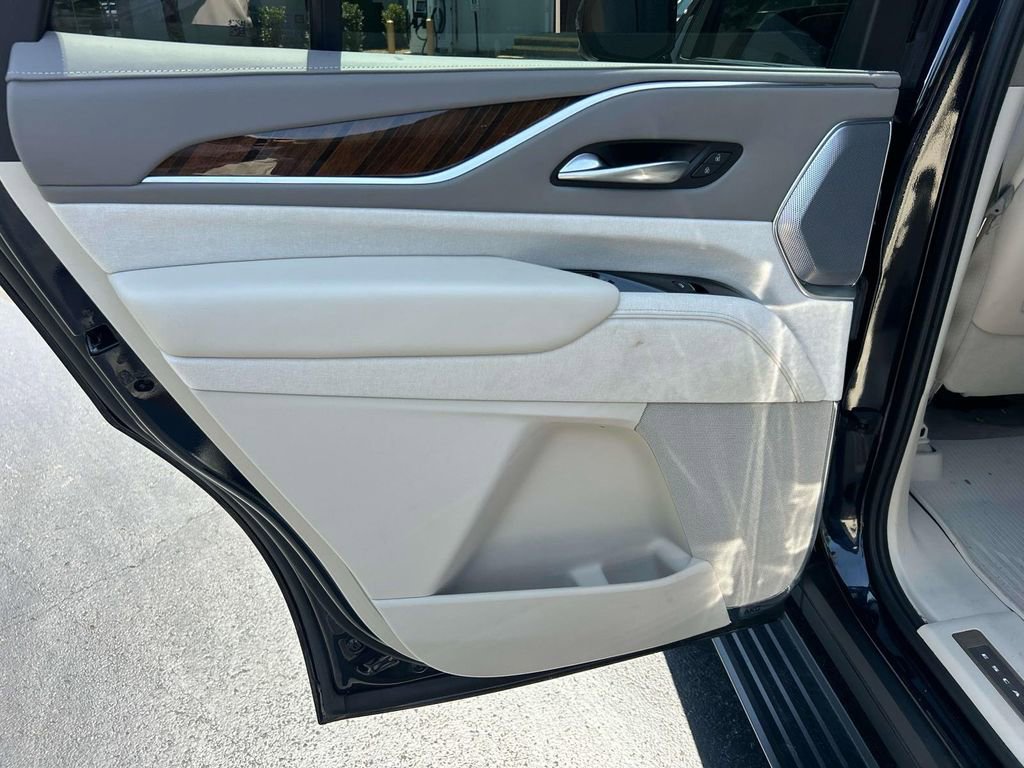 Certified 2023 Cadillac Escalade Sport Platinum w/ Heavy-Duty Trailer Package AWD/4WD image 19