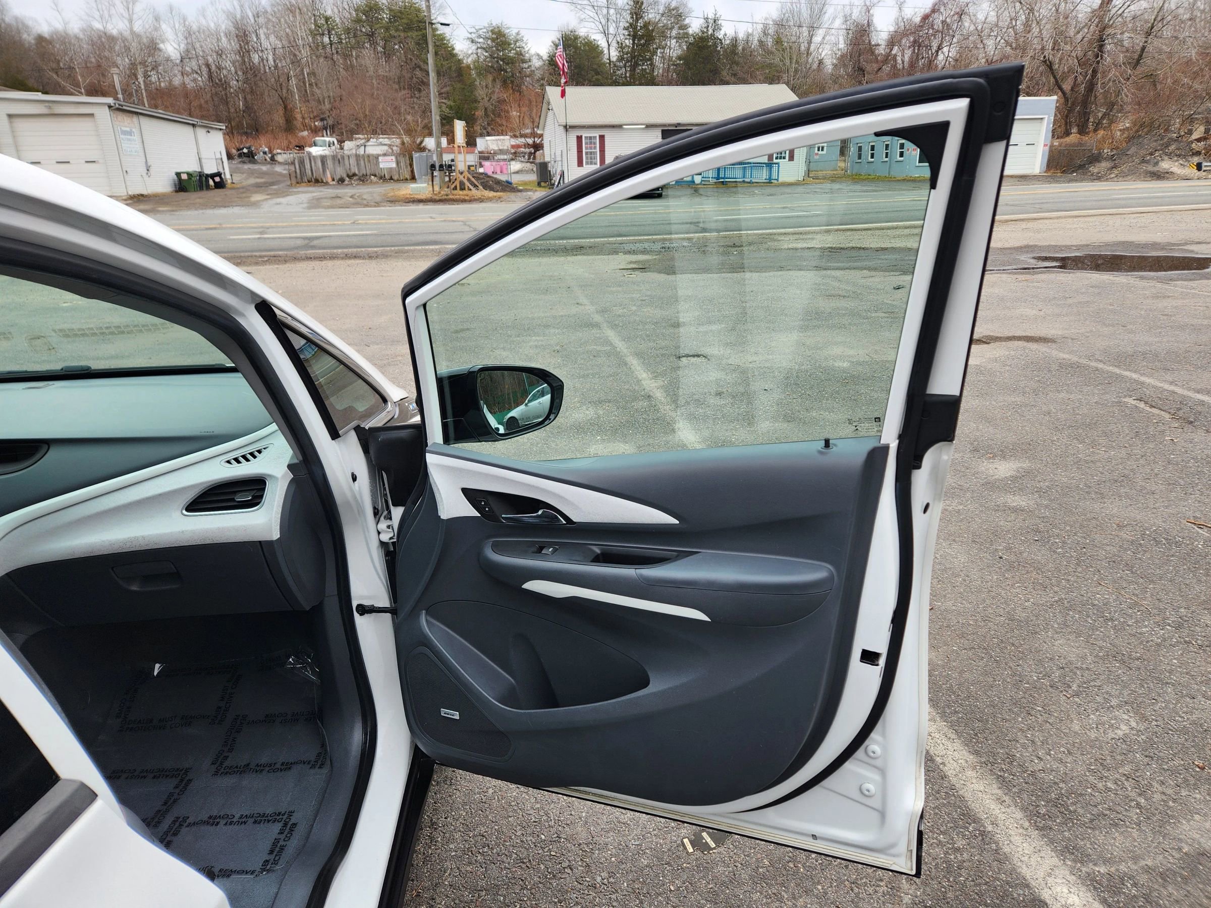 Used 2019 Chevrolet Bolt Premier w/ Infotainment Package image 16