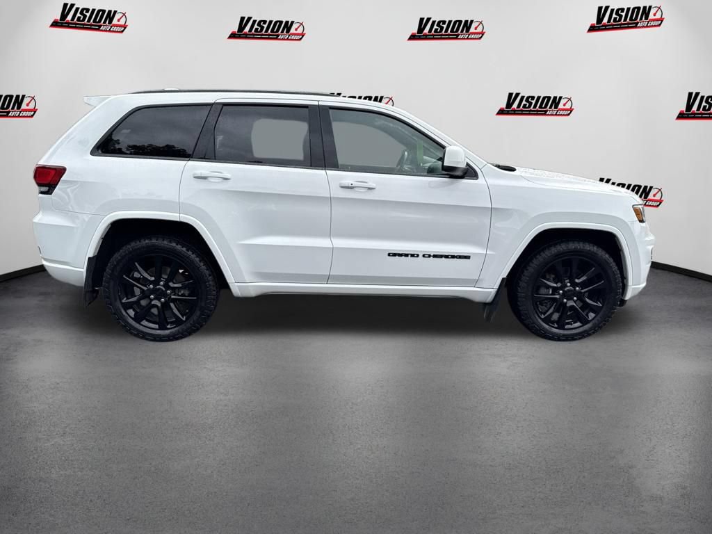 Used 2021 Jeep Grand Cherokee Laredo X AWD/4WD image 4