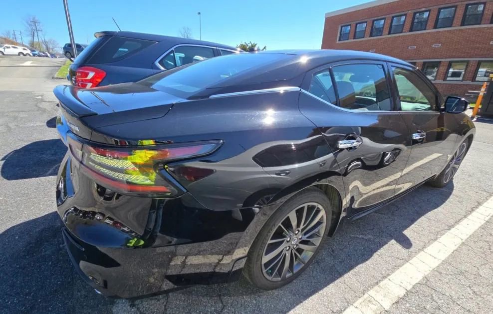 Used 2019 Nissan Maxima Platinum w/ Reserve Package FWD image 2