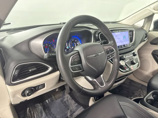 Used 2024 Chrysler Pacifica Touring-L FWD image 23