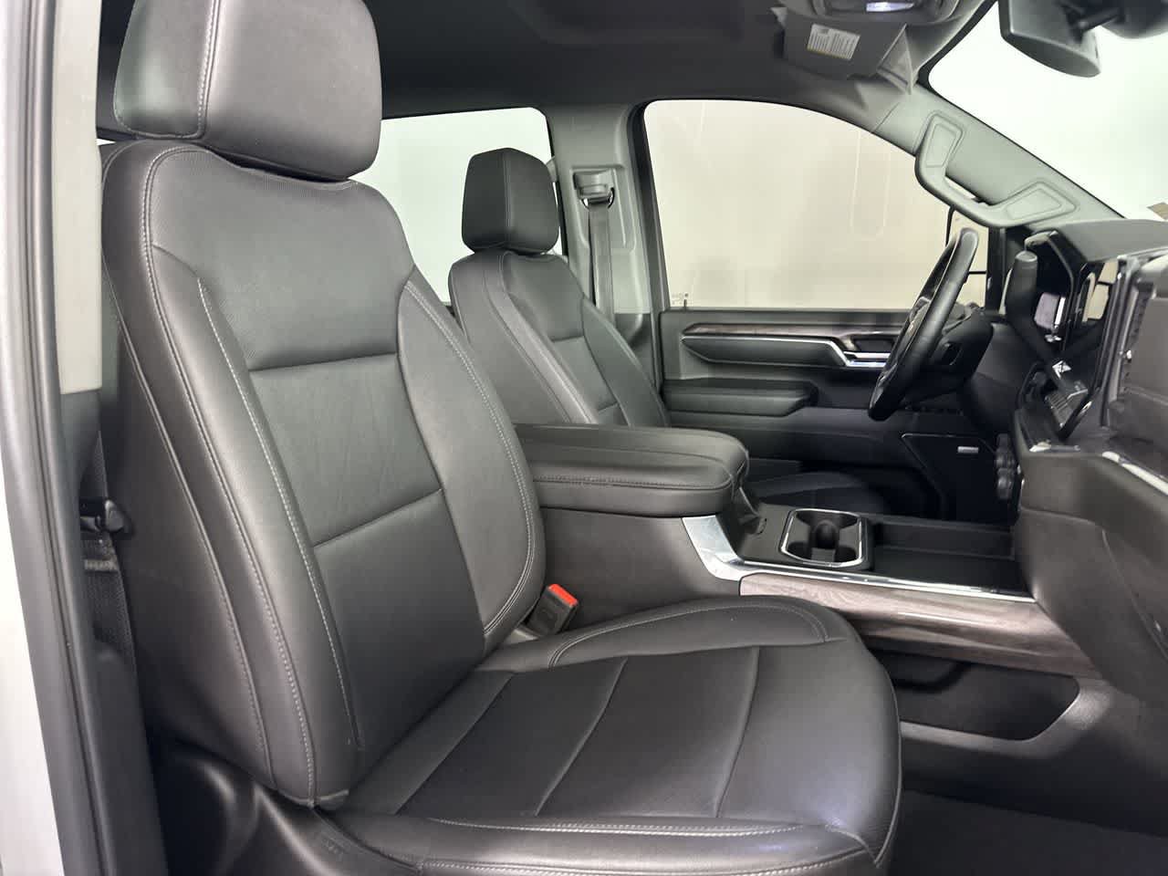Used 2024 Chevrolet Silverado 2500 LTZ w/ LTZ Convenience Package AWD/4WD image 19