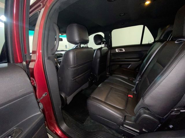 Used 2014 Ford Explorer XLT w/ Equipment Group 202A AWD/4WD image 29