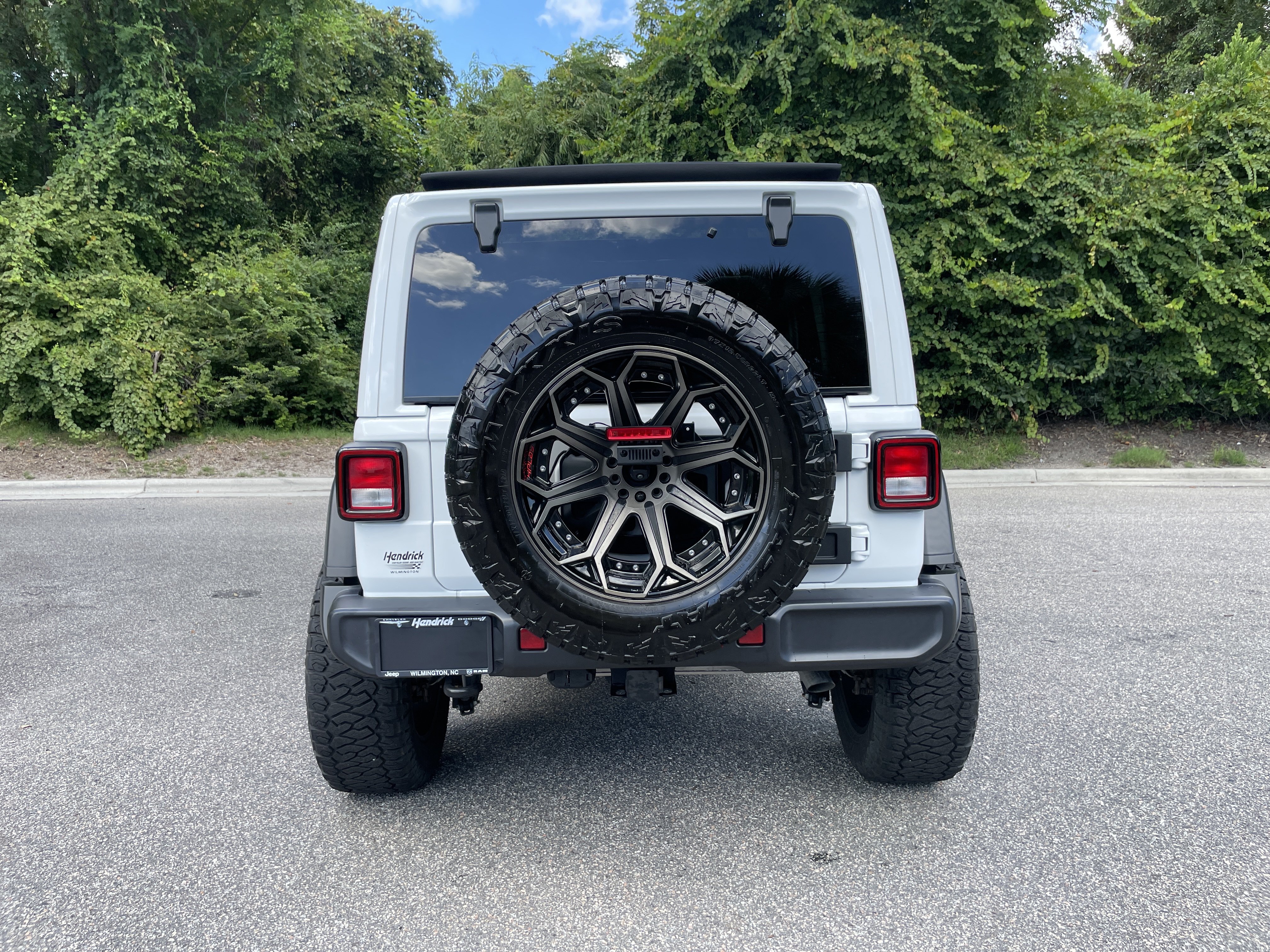 Used 2024 Jeep Wrangler Unlimited Sport AWD/4WD image 8