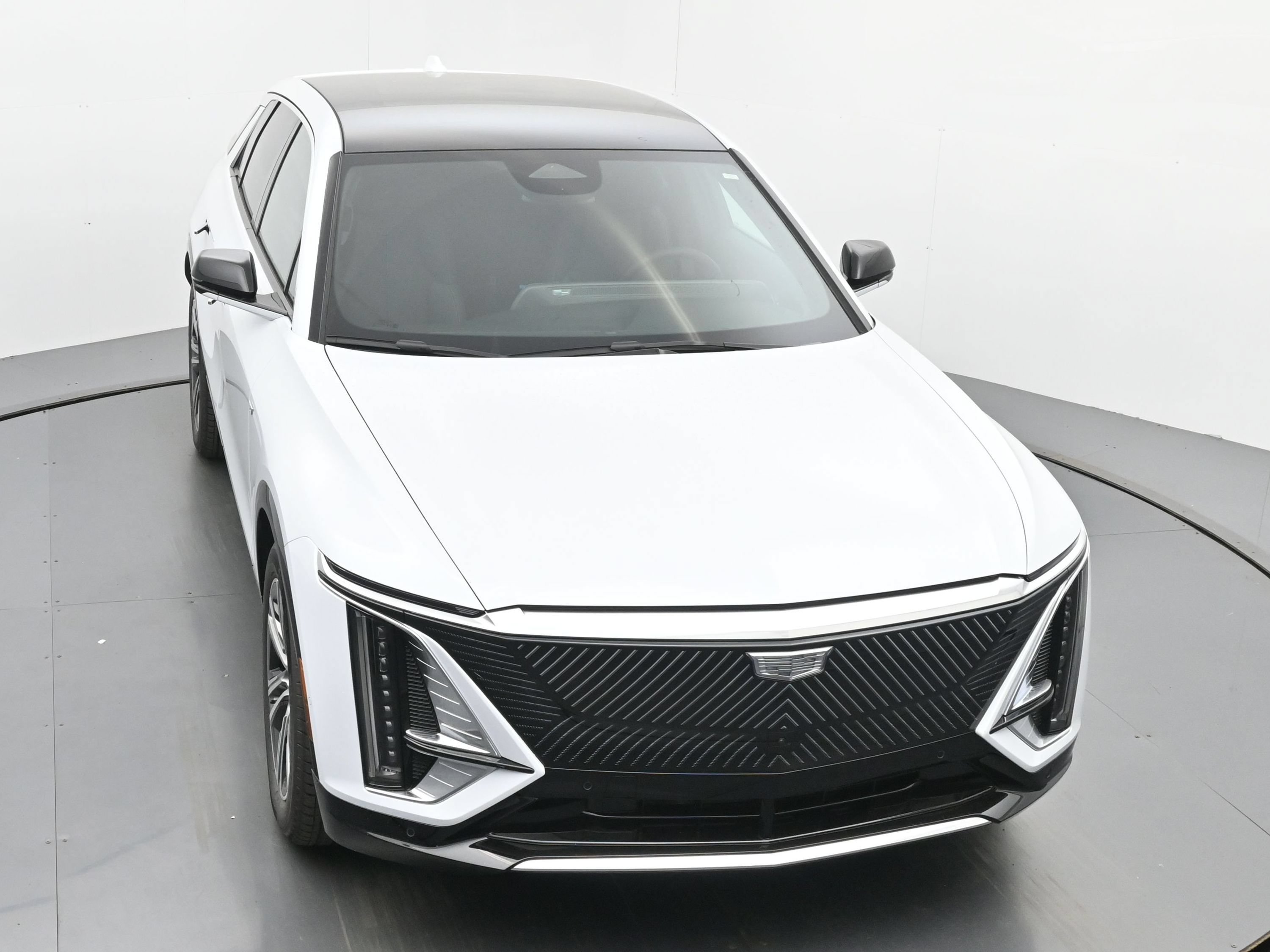 New 2026 Cadillac Lyriq Luxury w/ LPO, Floor Liner Package AWD/4WD image 30