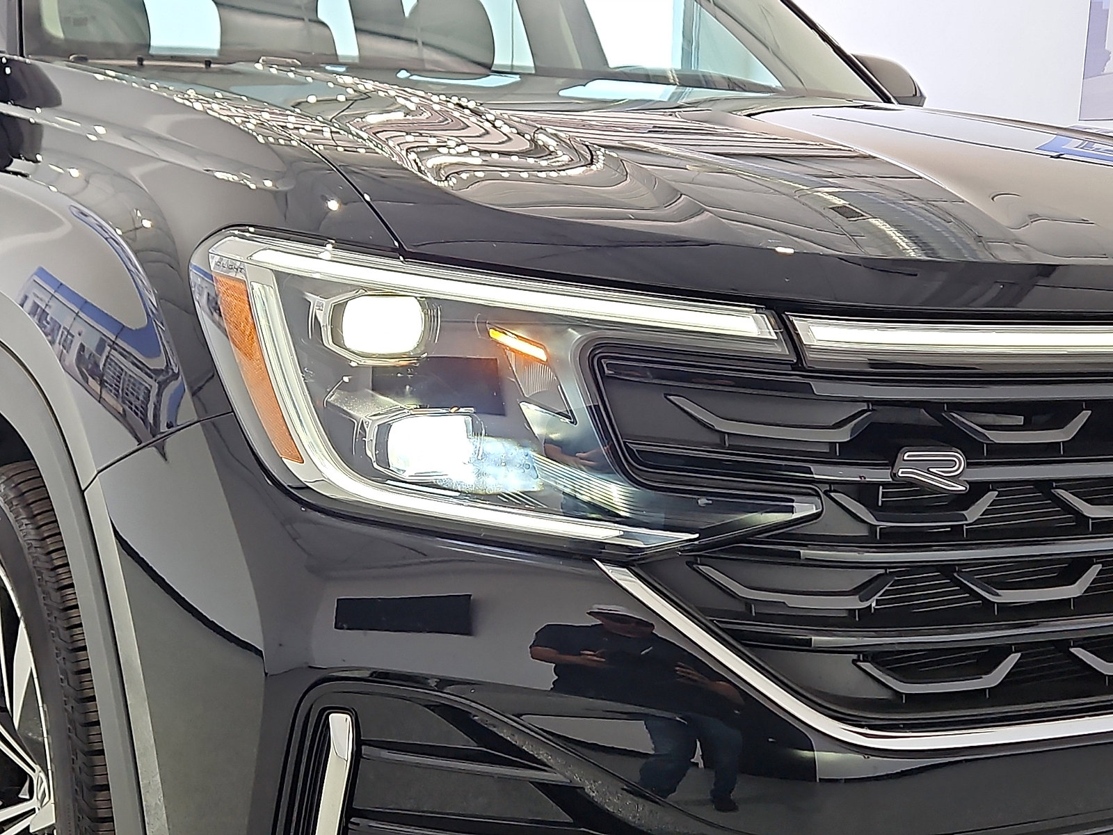 Certified 2026 Volkswagen Atlas SEL Premium R-Line AWD/4WD image 7