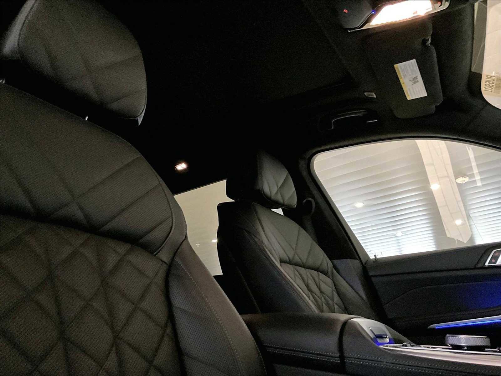 Used 2024 BMW X7 xDrive40i w/ M Sport Package image 25