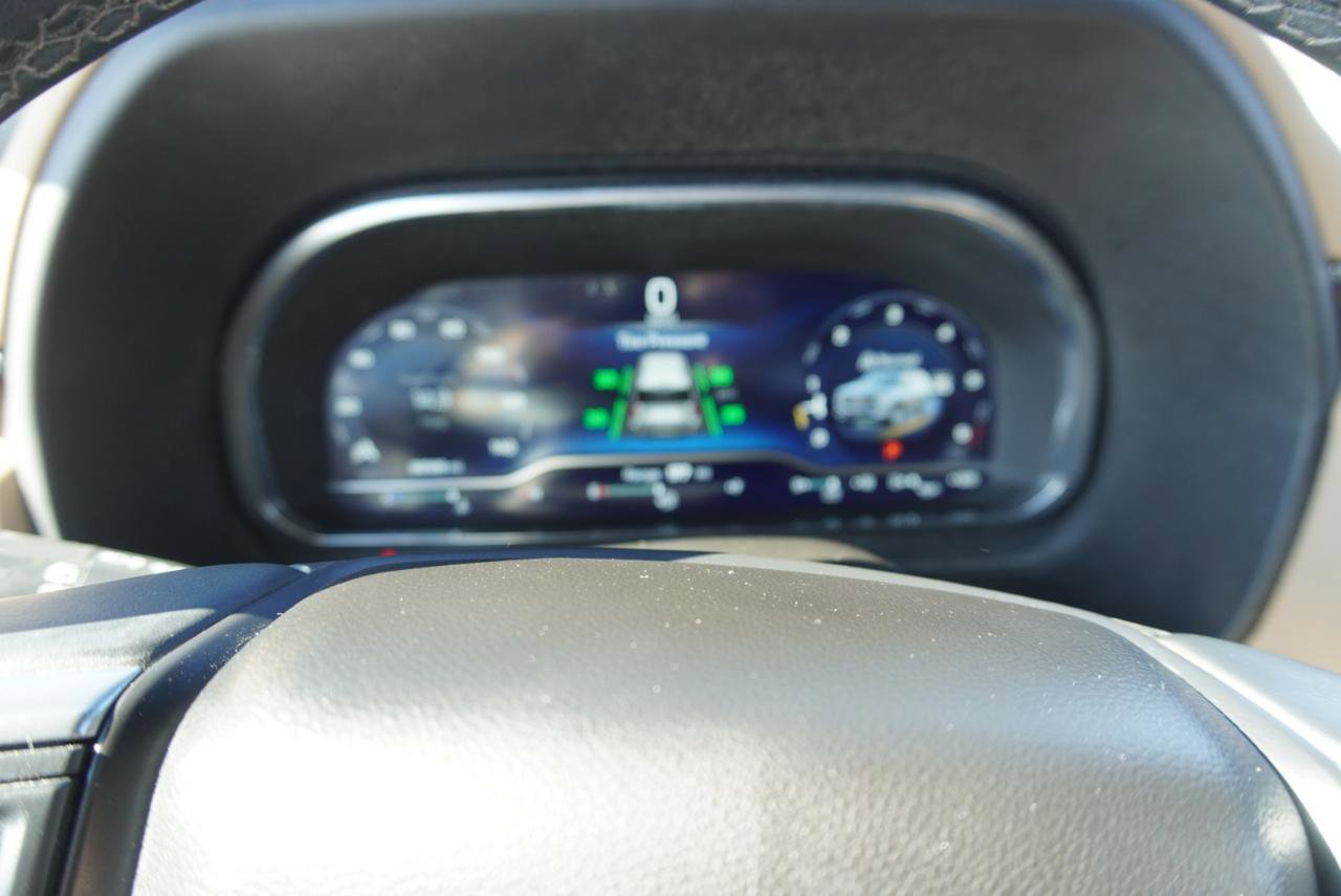 Used 2023 Chevrolet Suburban Premier image 24