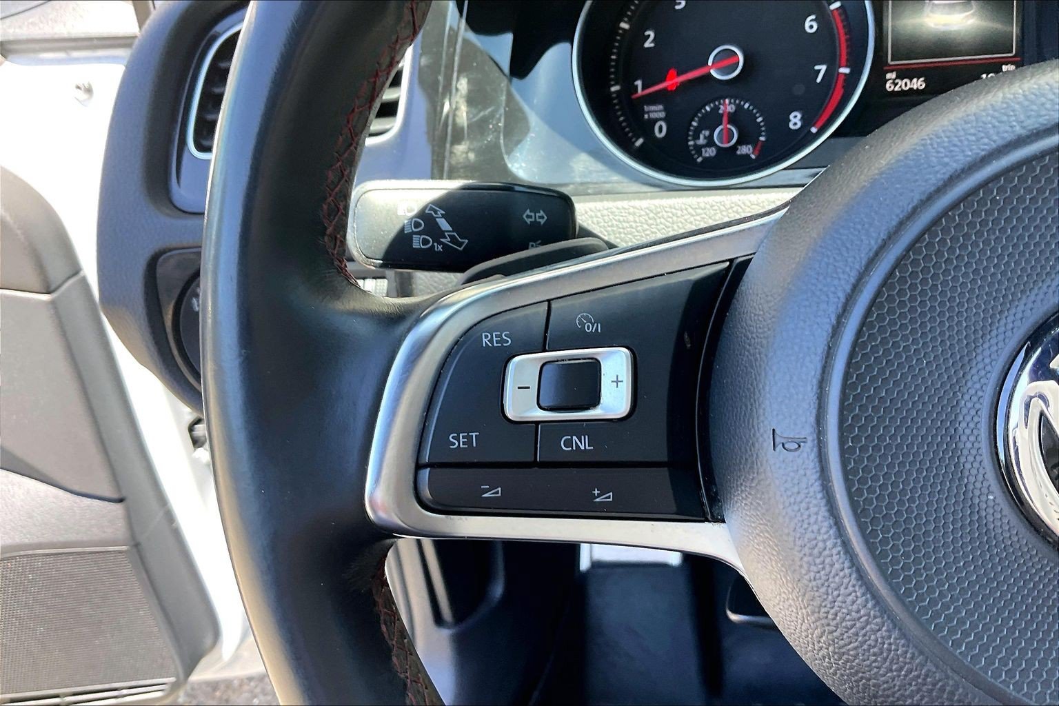 Used 2018 Volkswagen GTI SE FWD image 17
